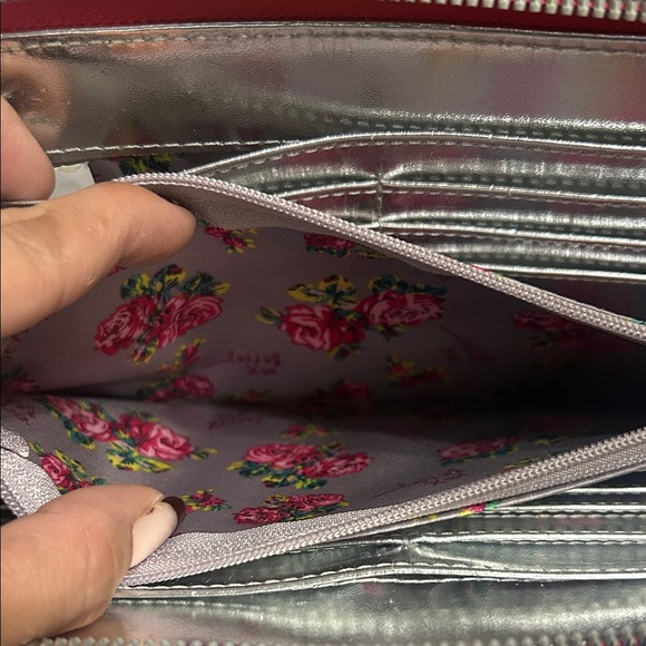 Betsey Johnson Bold Red Heart Wallet - Picture 4 of 11